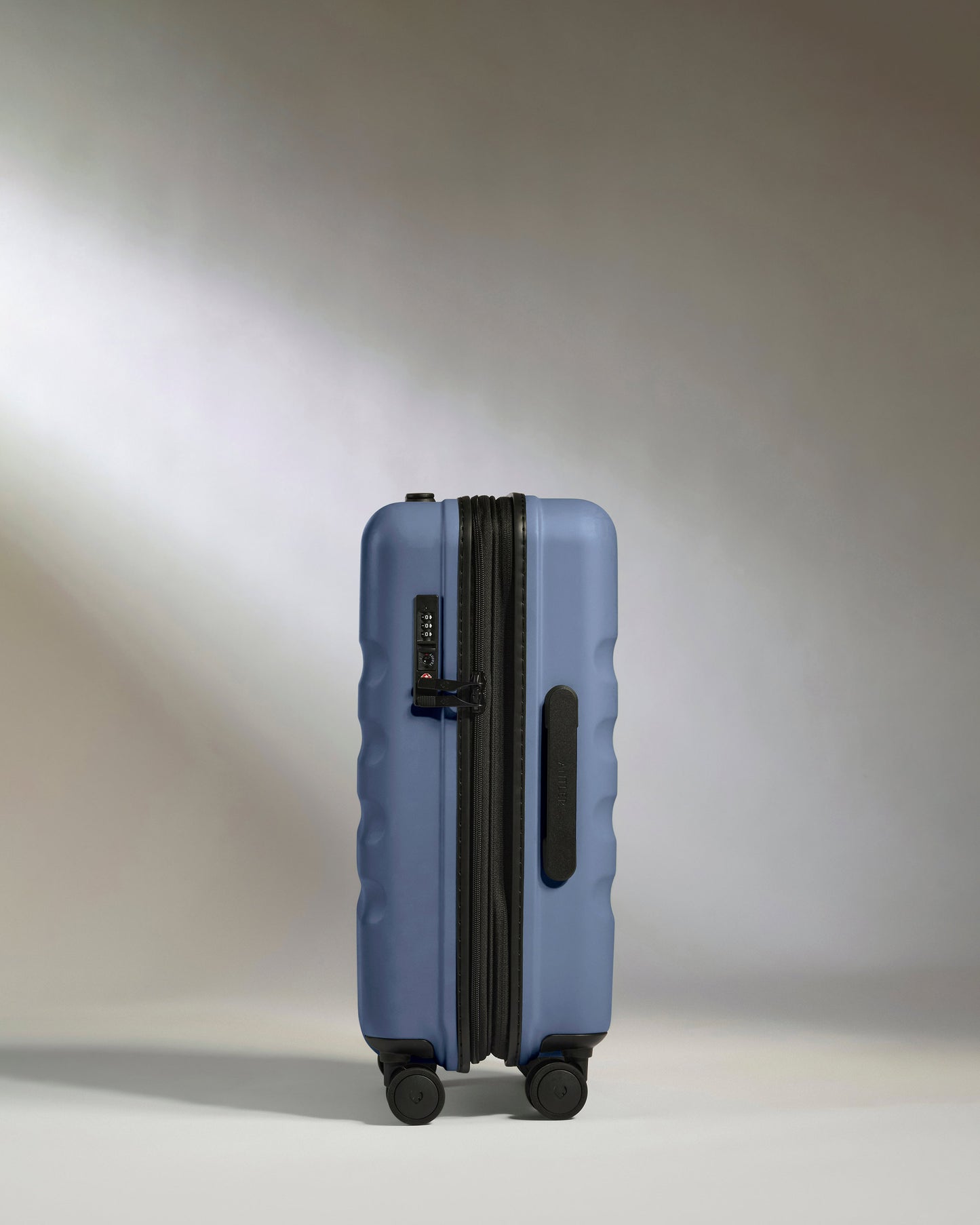 Expandable Cabin Suitcase in Ocean Blue - Icon Stripe