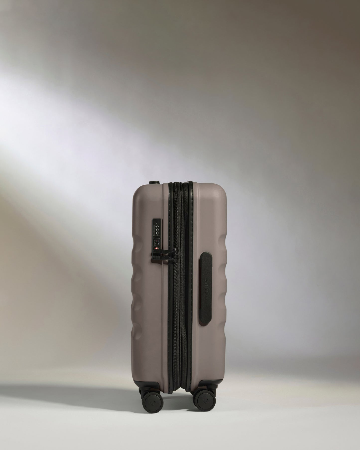Expandable Cabin Suitcase in Pebble Grey - Icon Stripe