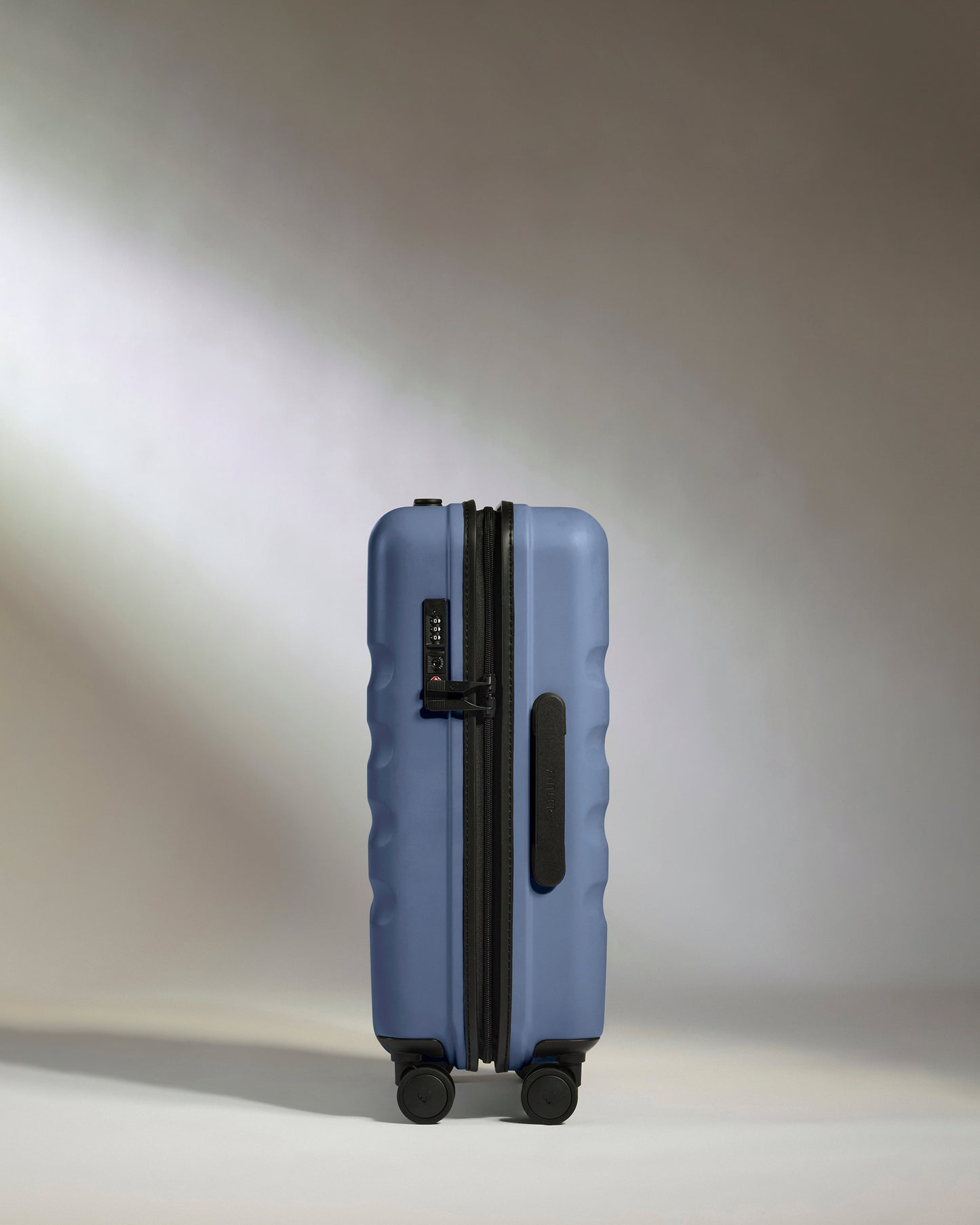 Cabin Suitcase in Ocean Blue - Icon Stripe