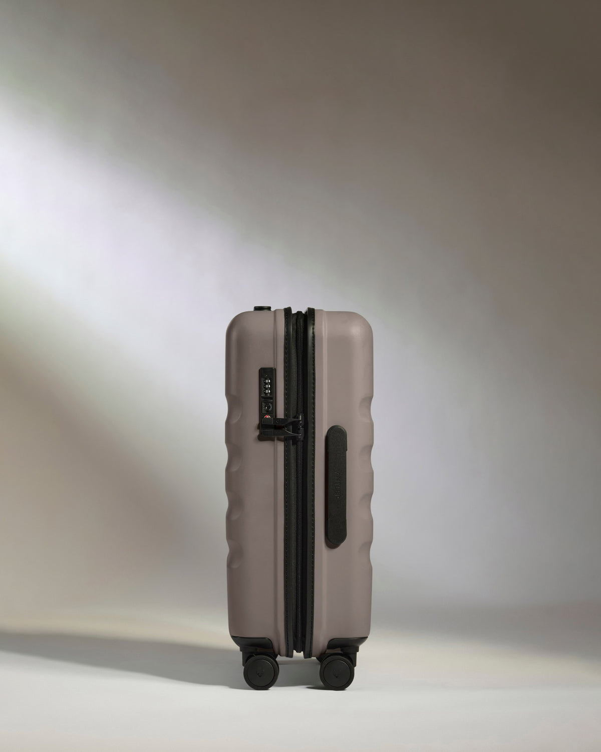 Cabin Suitcase in Pebble Grey - Icon Stripe