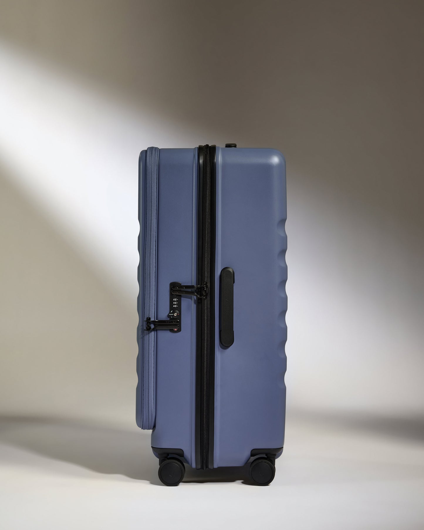 Dual Opening Large Suitcase in Ocean Blue - Icon Stripe