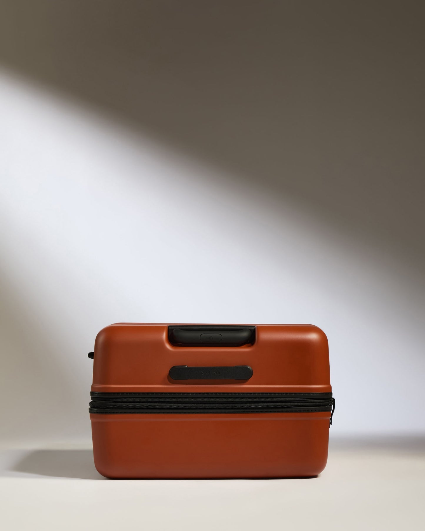 Large Suitcase in Maple Red - Icon Stripe