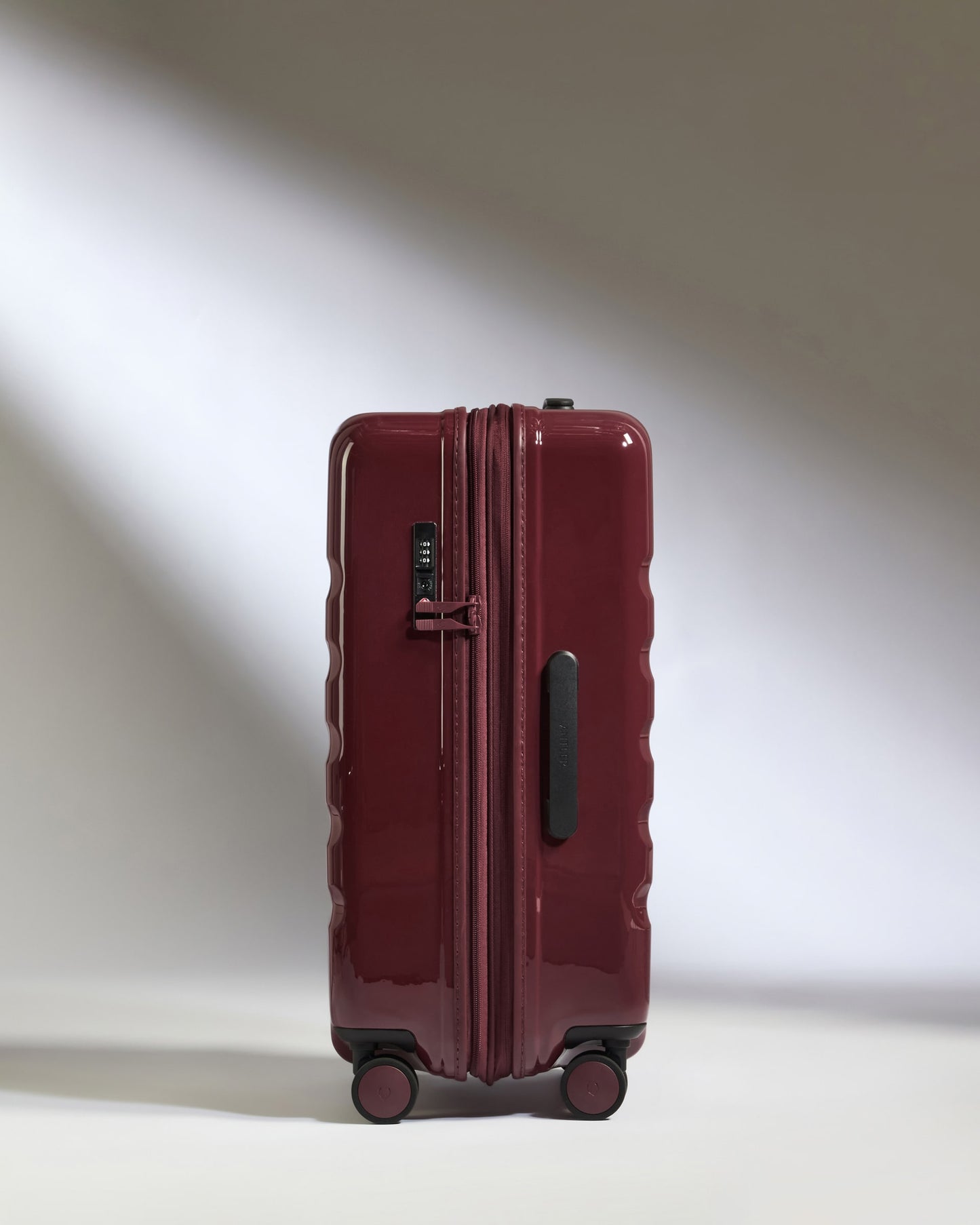 Medium Suitcase in Cedar Red Gloss - Icon Stripe
