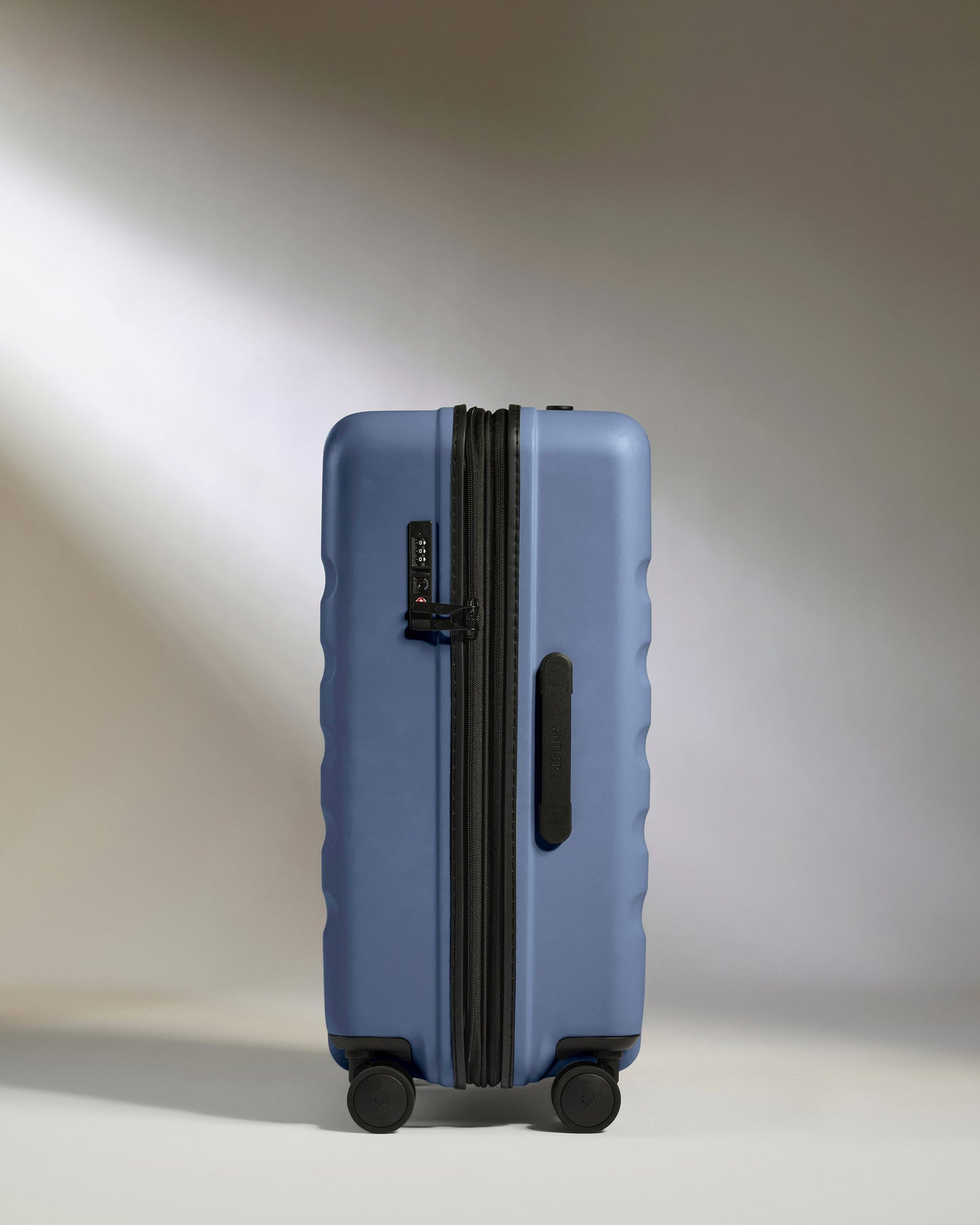 Medium Suitcase in Ocean Blue - Icon Stripe