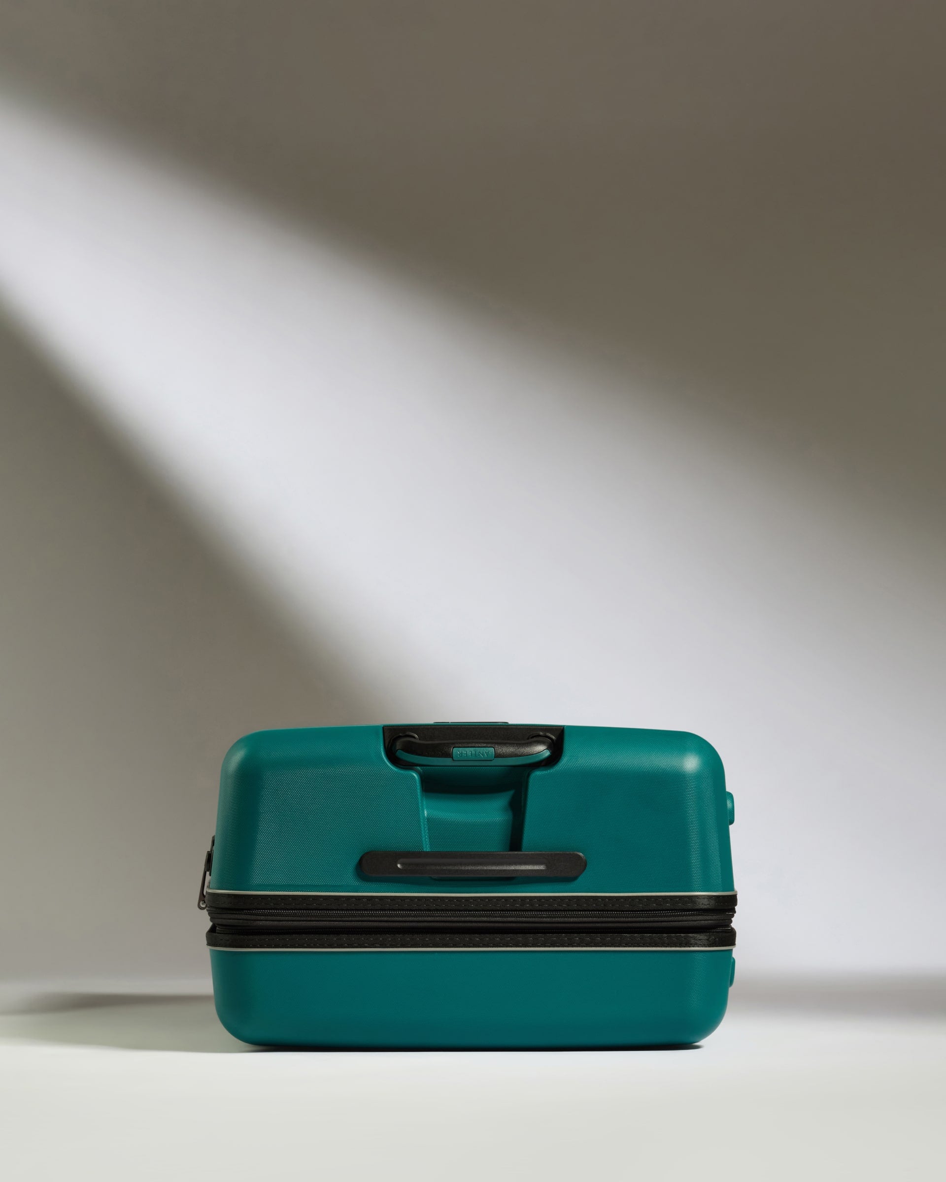 Large Suitcase in Blue (Deep Teal) Lincoln Hard Suitcase Antler