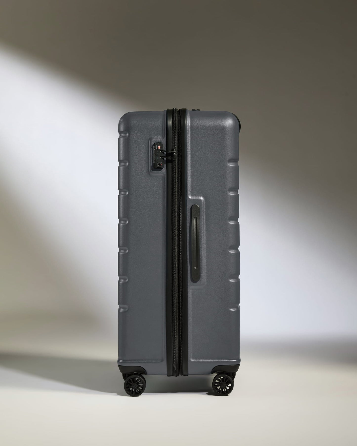 Expandable Suitcase Set in Granite - Logo