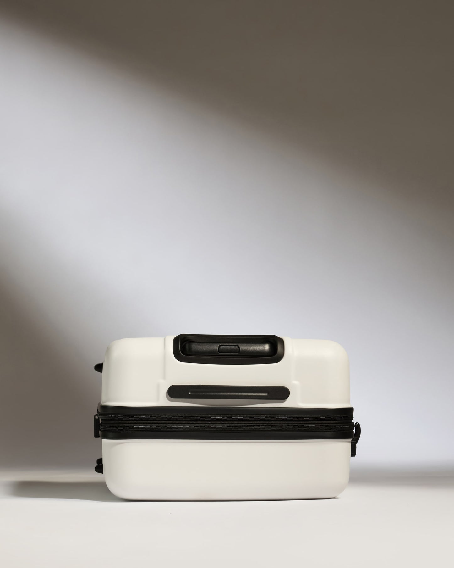 Medium Suitcase in Arctic White - Logo