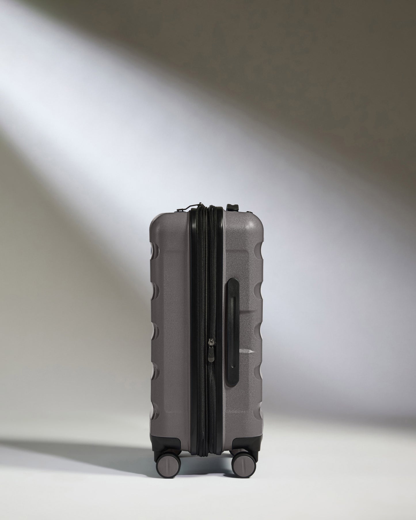 Expandable Cabin Suitcase in Gloss Gull Grey -  Logo Stripe
