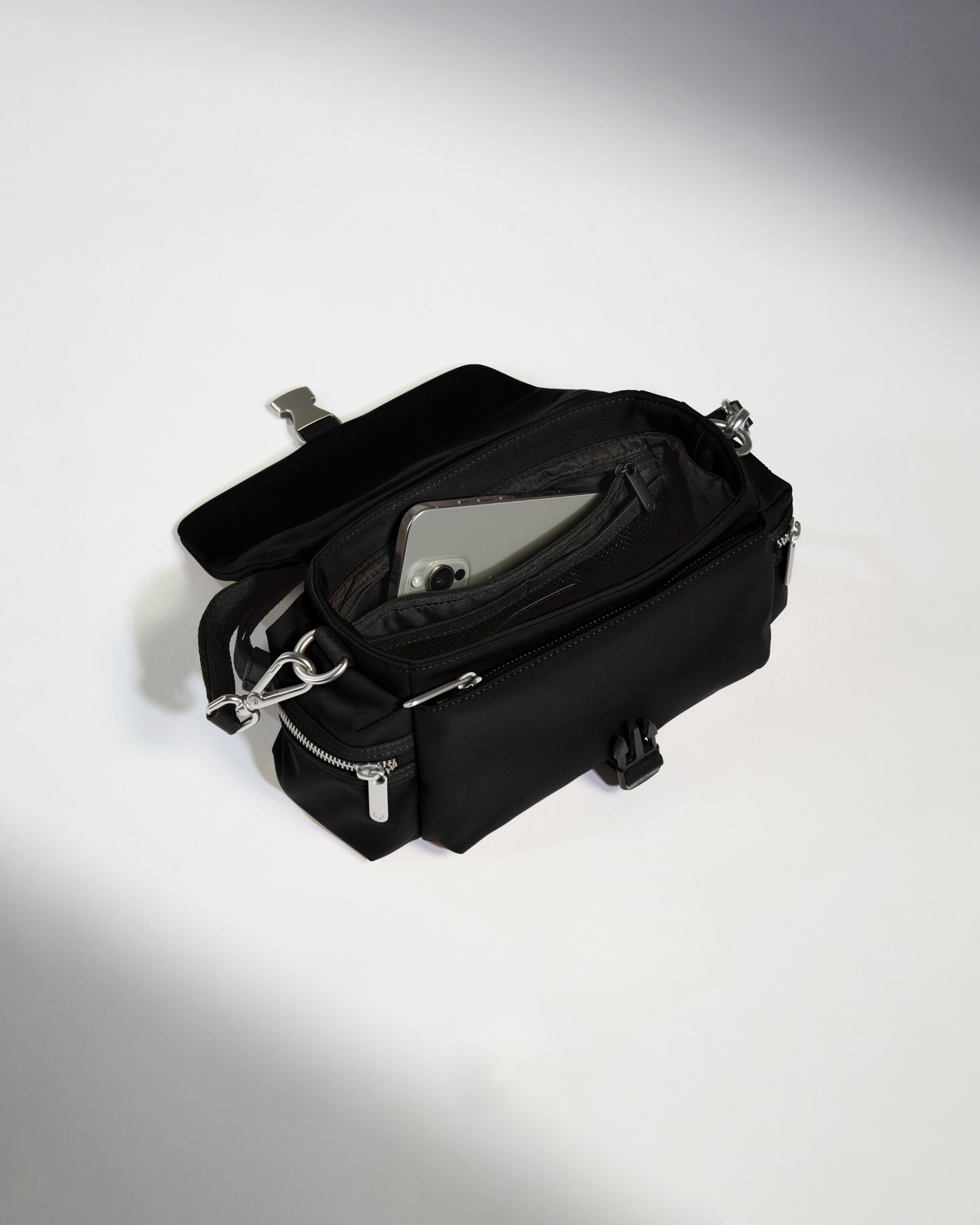 Icon Mini Messenger in Black