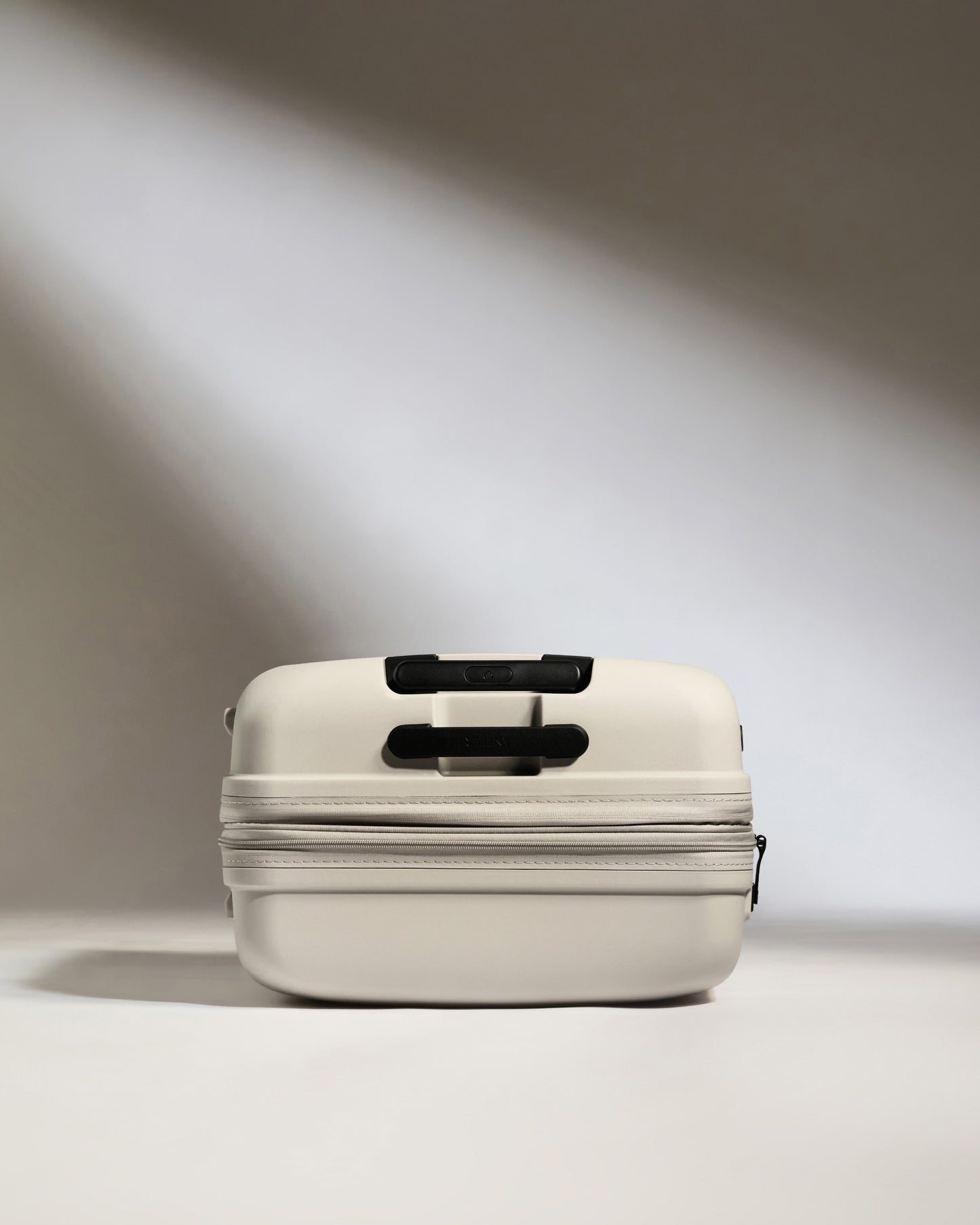 Medium Suitcase in Taupe - Single Stripe