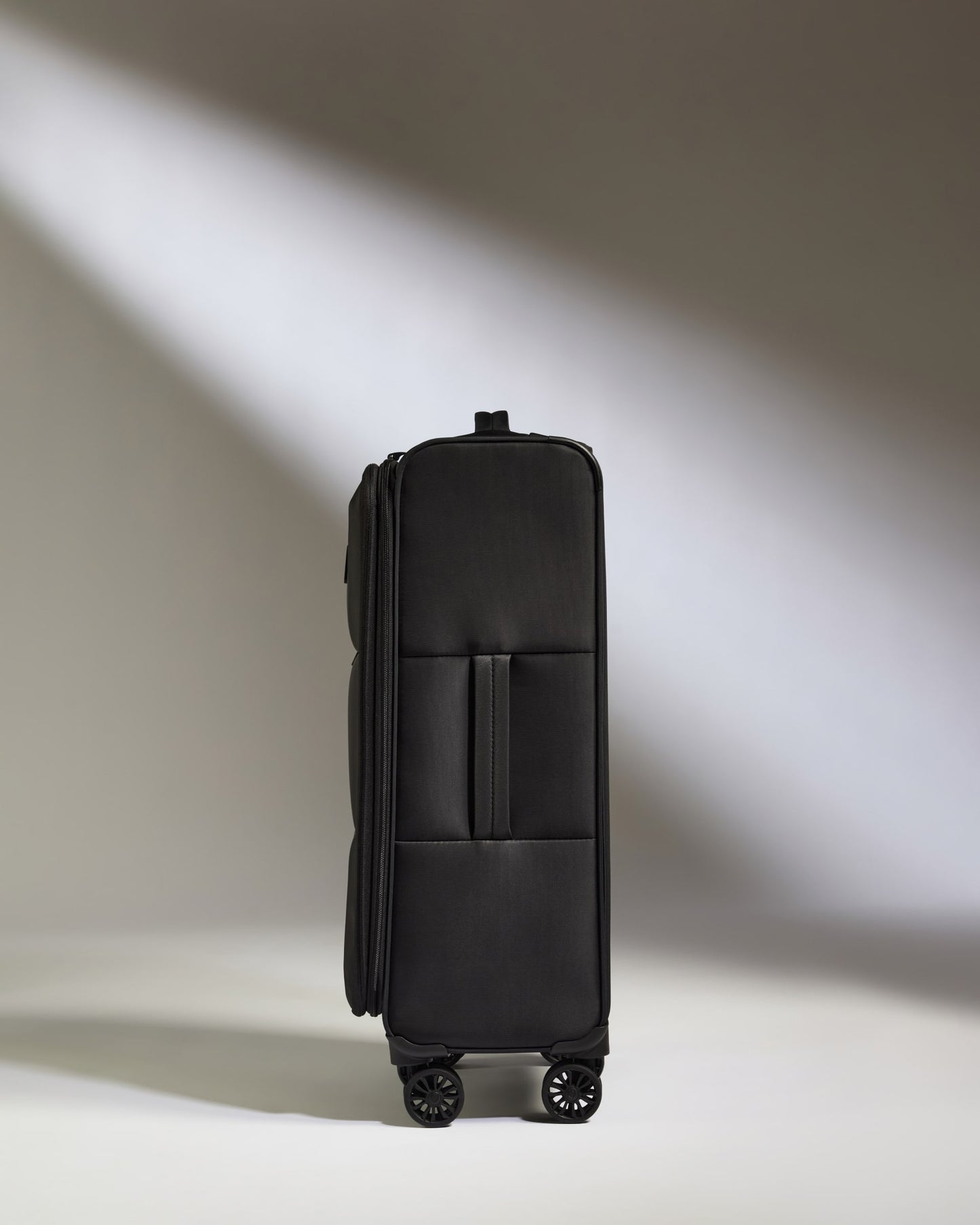 Lightest Medium Suitcase in Black - Soft Stripe 2.0