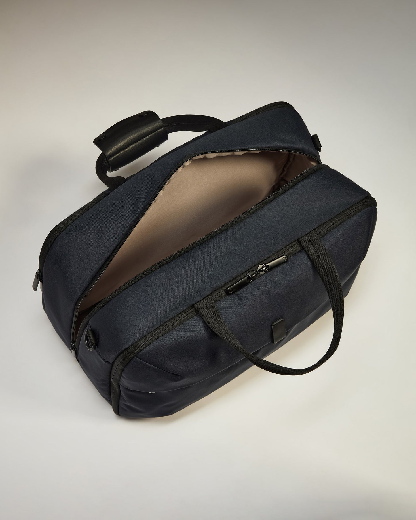Overnight Bag in Navy - Urban Light