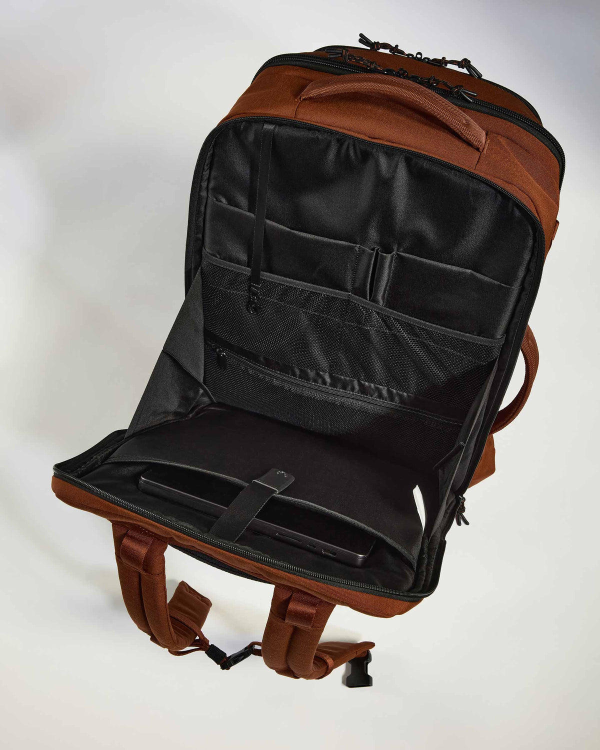 Discovery 60L Hybrid Duffle Backpack in Clay Brown