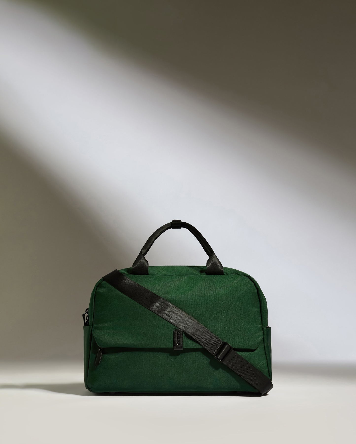 Essential Overnight Bag in Antler Green