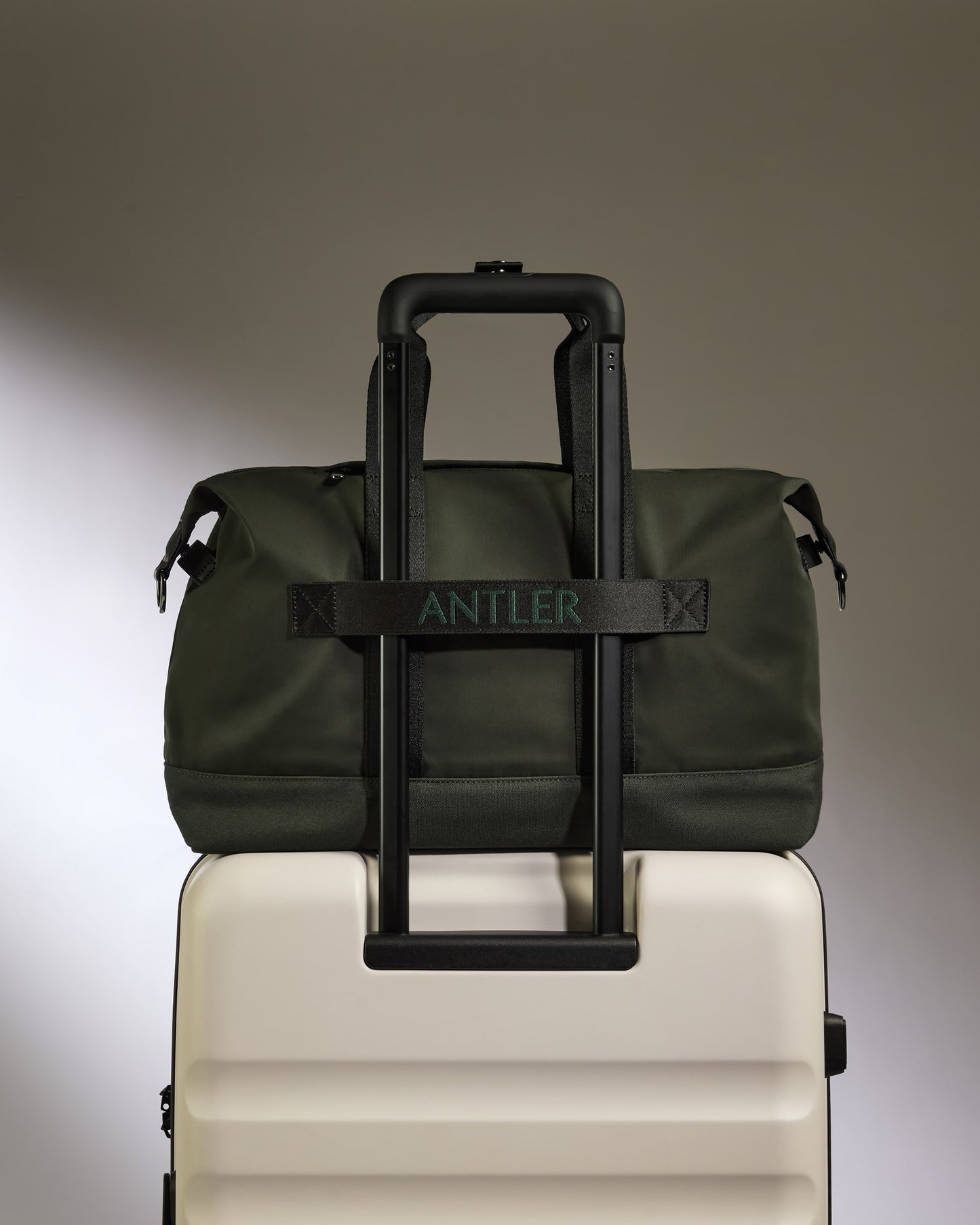 Icon Overnight Bag in Dark Khaki Green
