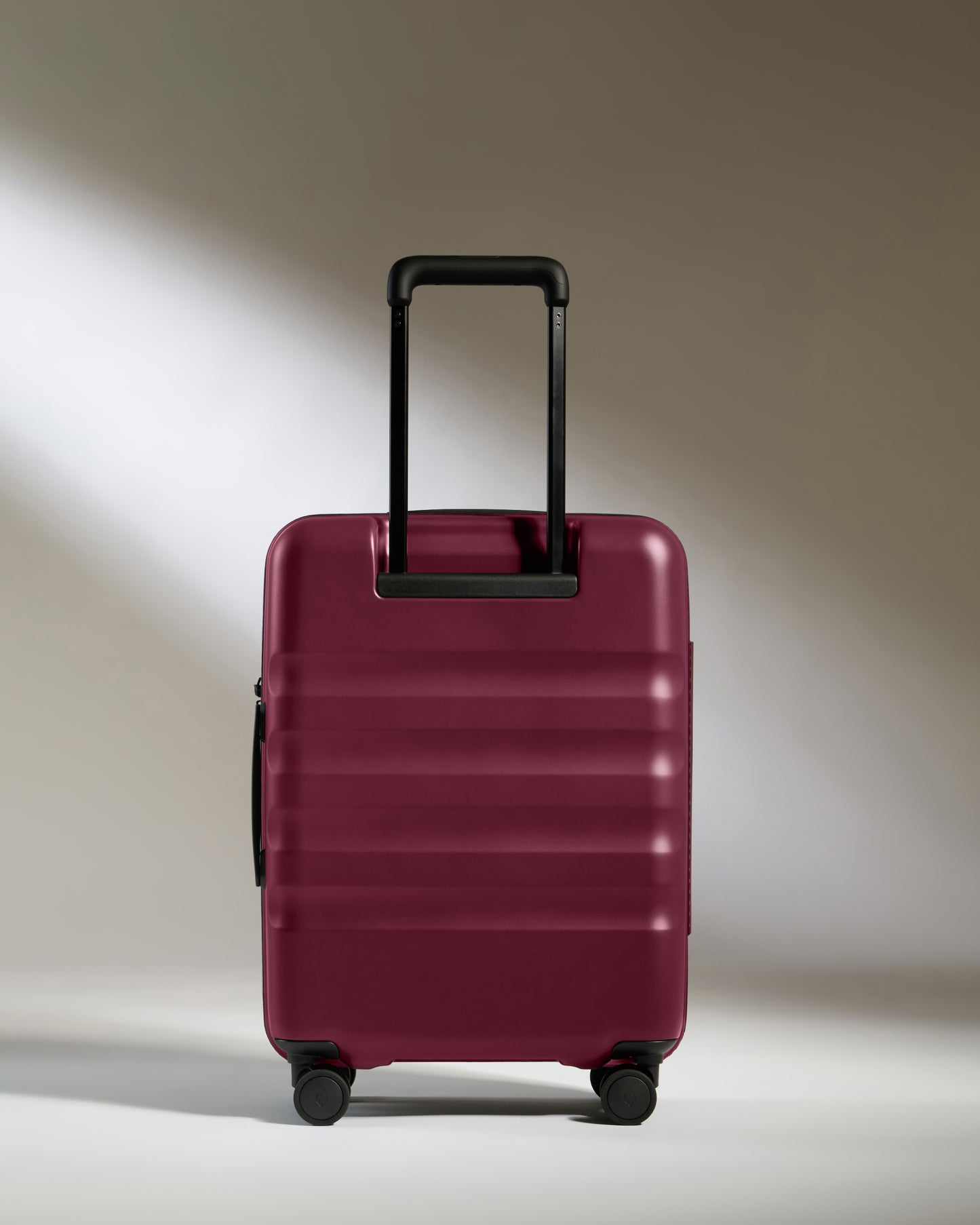 Cabin Suitcase in Heather Purple - Icon Stripe