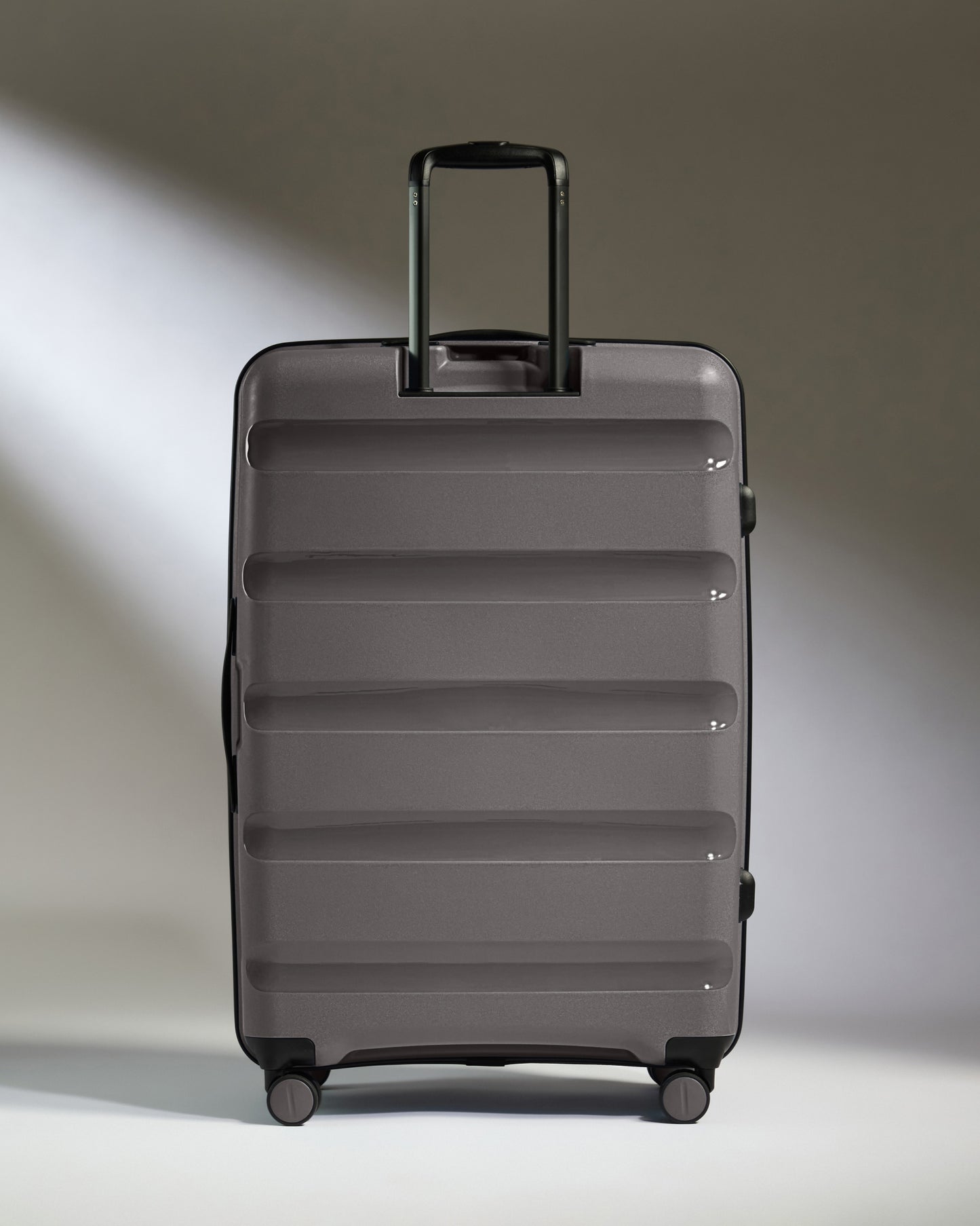 Large Suitcase in Gloss Gull Grey - Logo Stripe