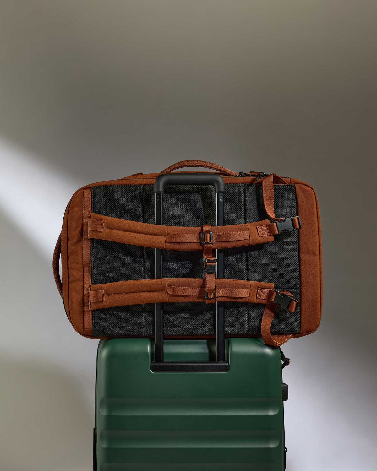 Discovery 60L Hybrid Duffle Backpack in Clay Brown