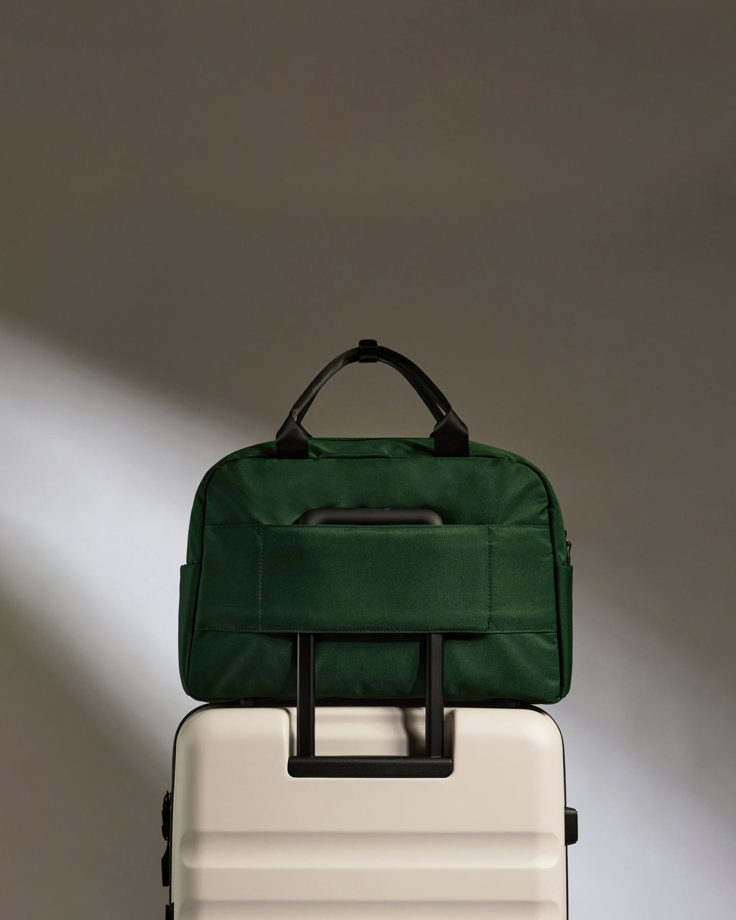 Essential Overnight Bag in Antler Green