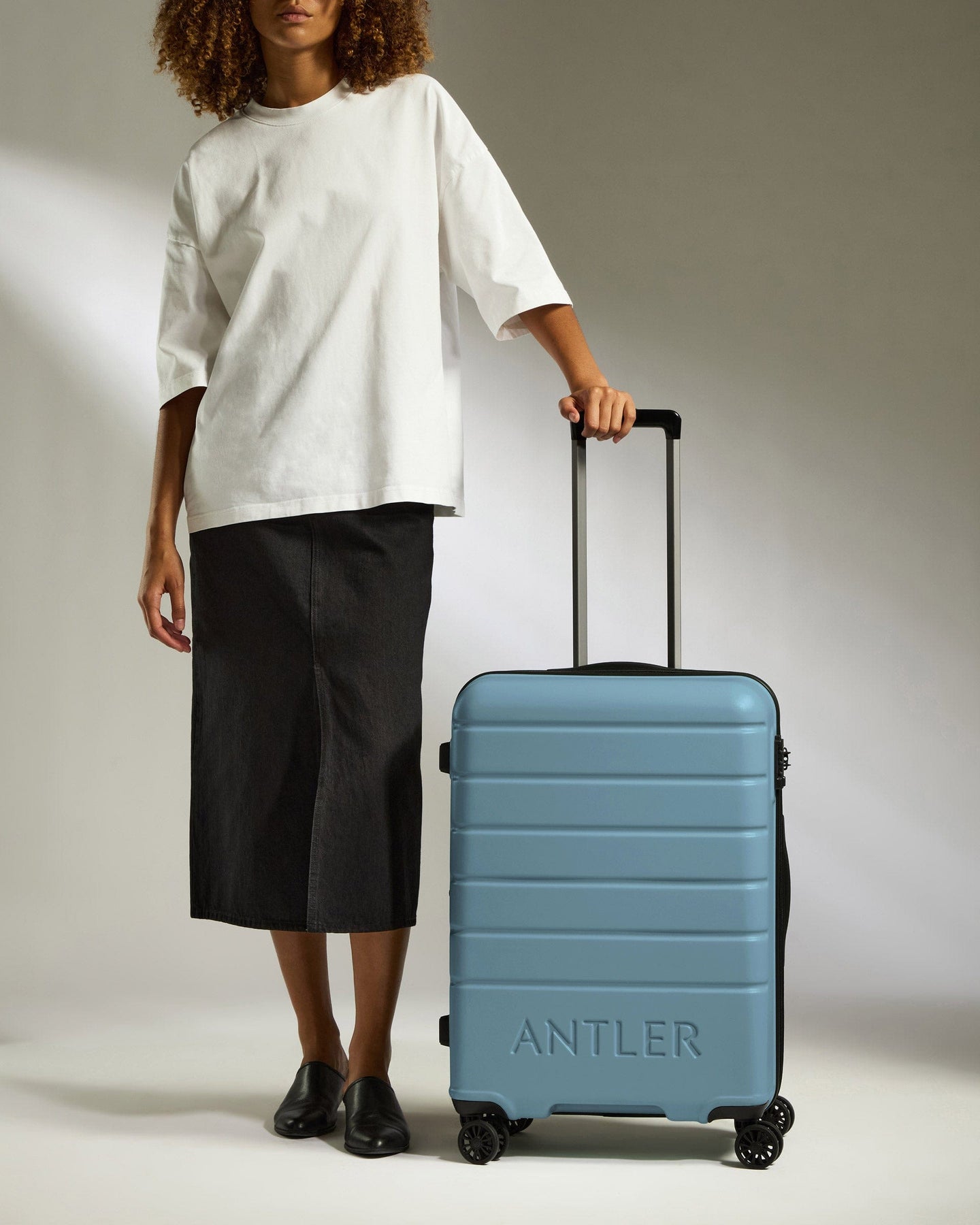 Antler Luggage -  Medium Suitcase in Light Blue - Logo - Hard Suitcase - Medium Medium Suitcase Light Blue - Logo | Lightweight Hard Shell Luggage
