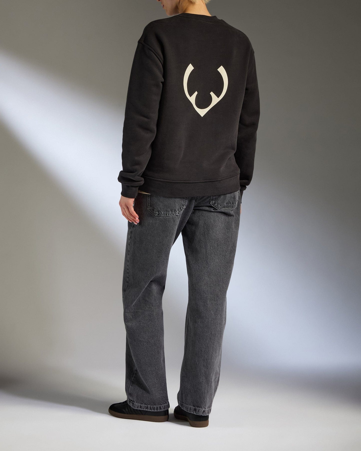 Travel Essential Sweatshirt in Charcoal Black